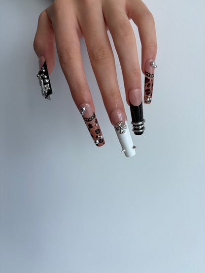 GOTHIC GLAM